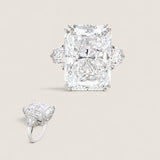 14CT EMER CUT RING W/ SHIELD SIDE STONES