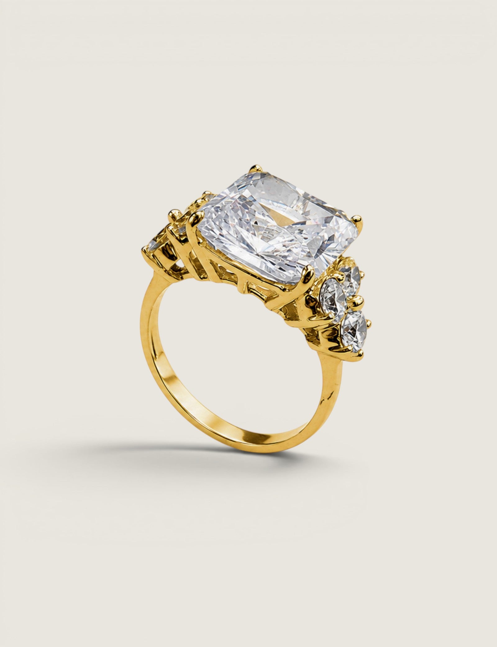 11CT Princess cut with 1.1TCW Round Sides(12.1 TCW)