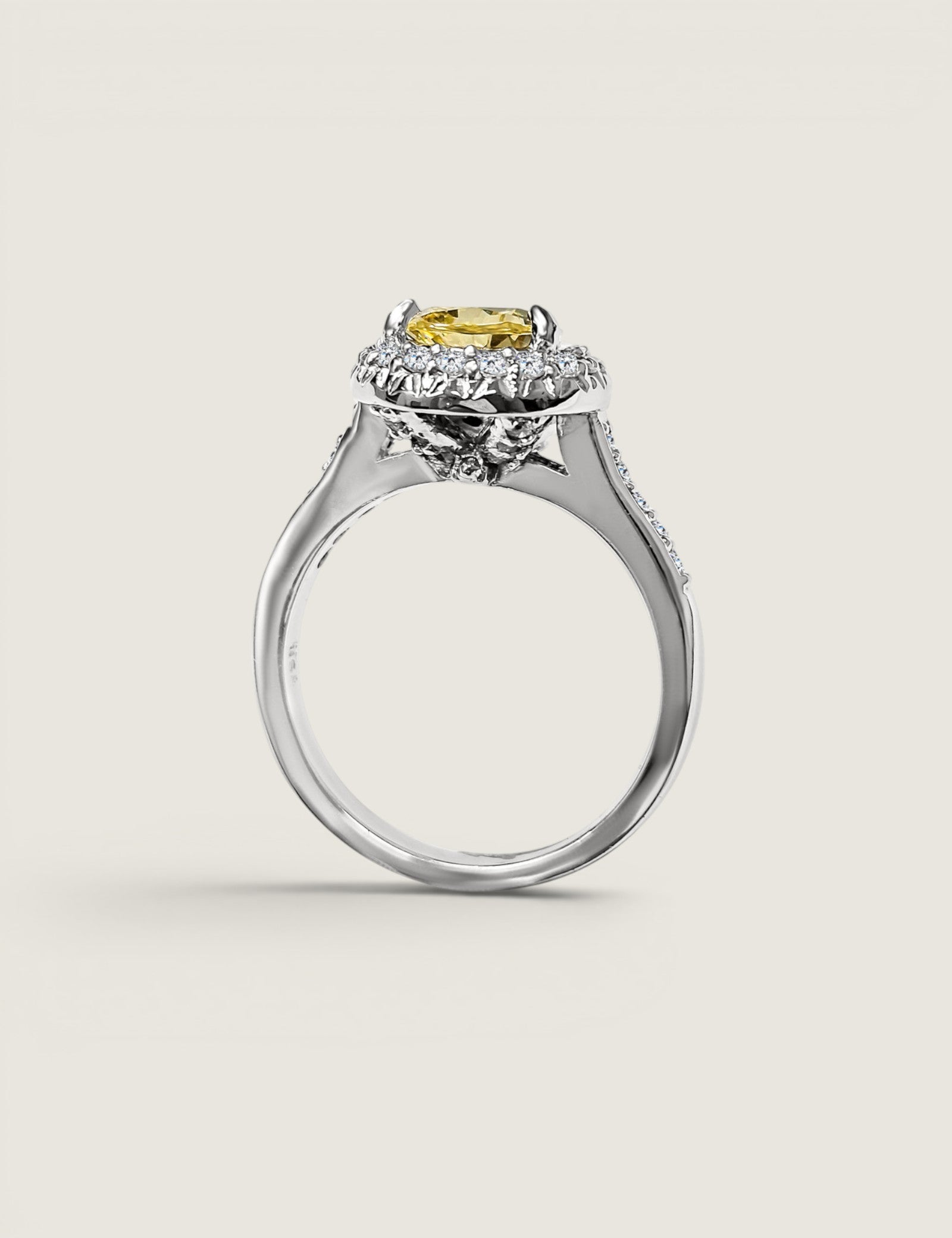 2.5CT PEARSHAPE WITH PAVE