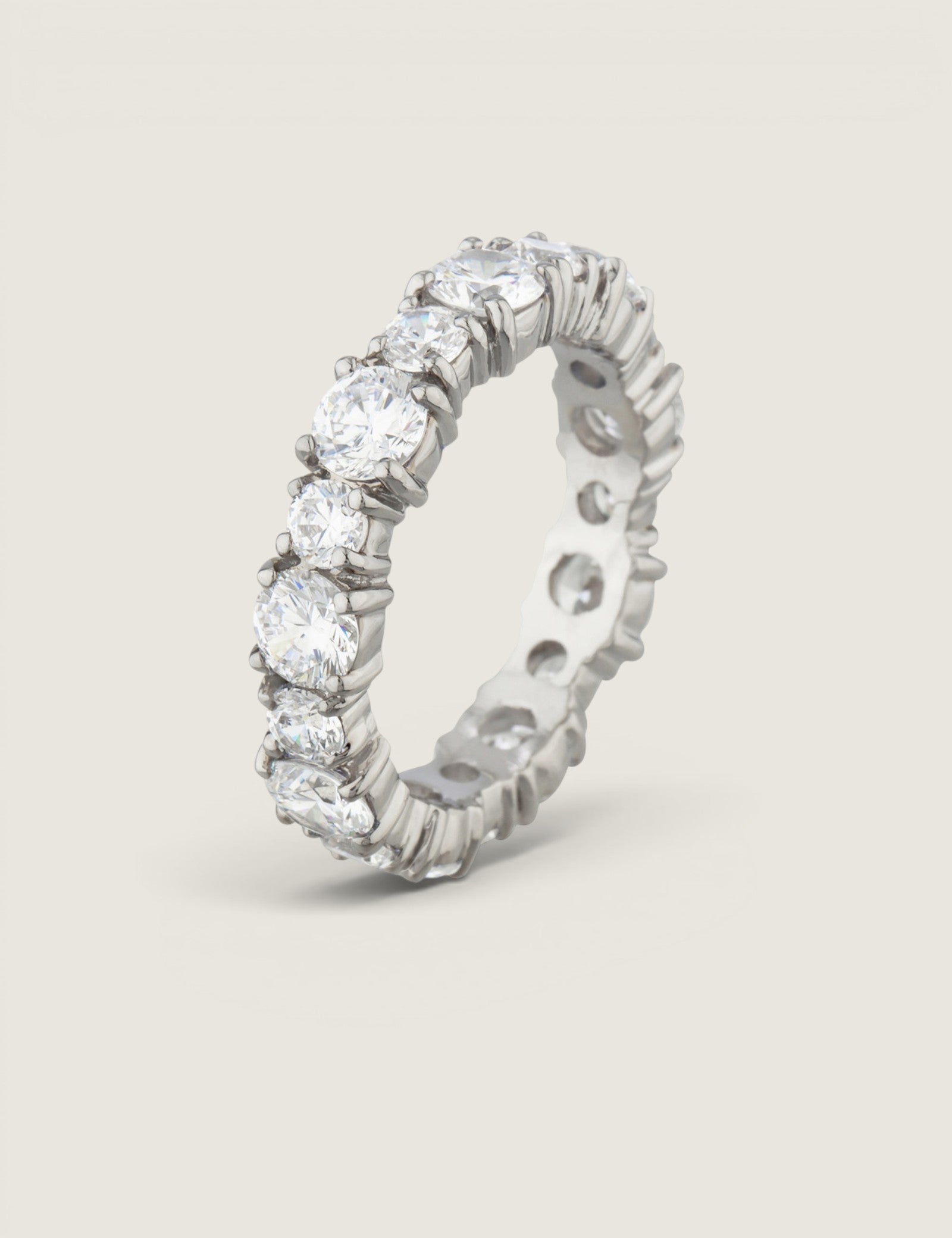 Round Brilliant Eternity Band (Alternating Sizes)