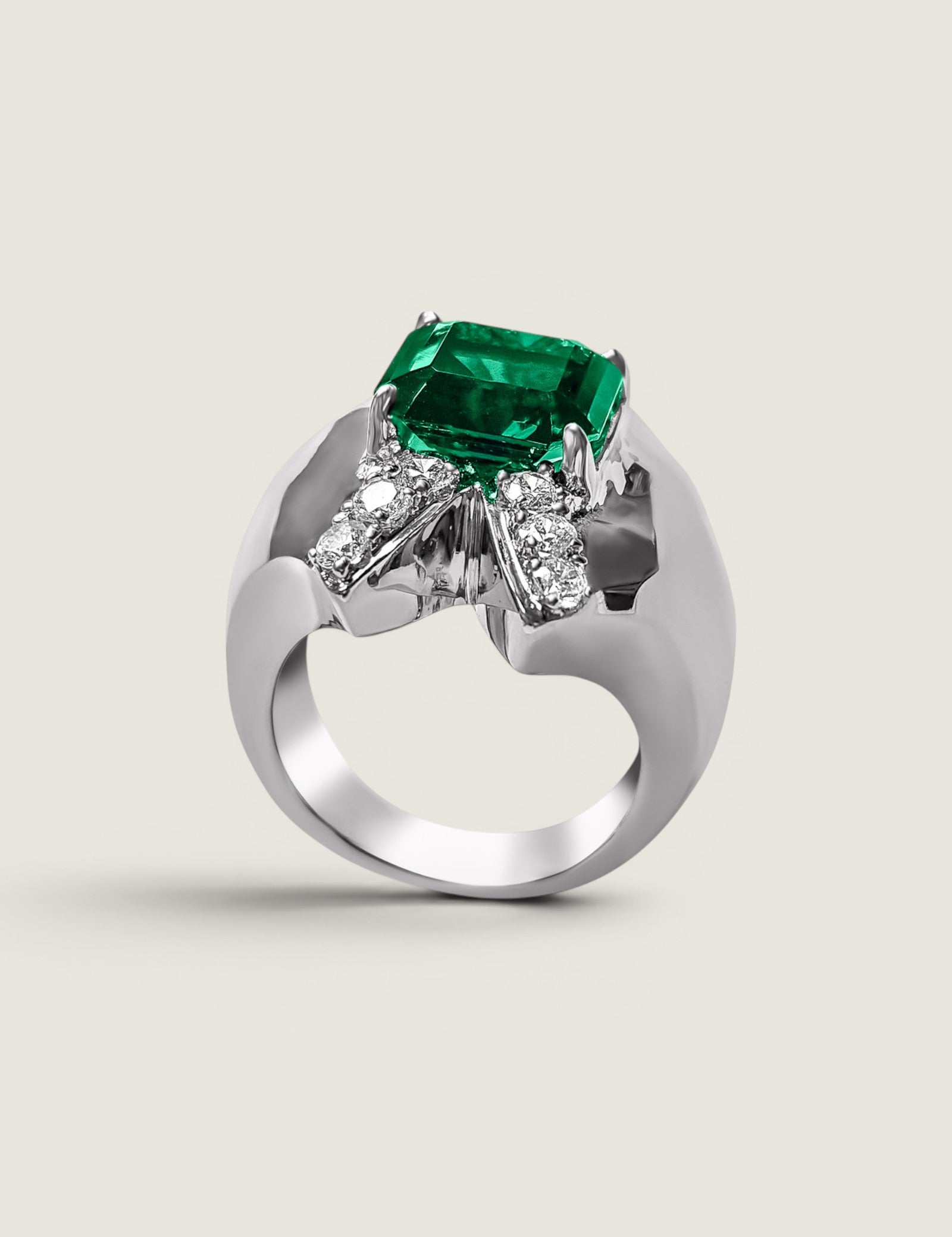 4CT(10MM) Princess Cut Emerald Statement Ring