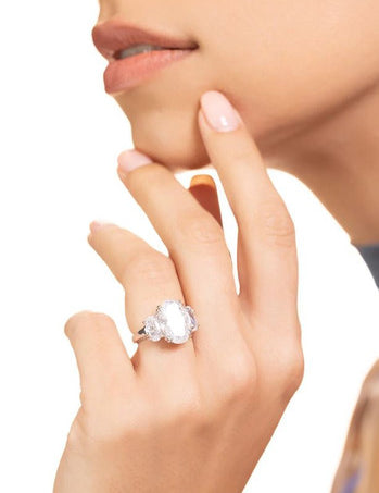 4CT CENTER WITH 1.5CT OVAL SIDES F905-CZ-14K