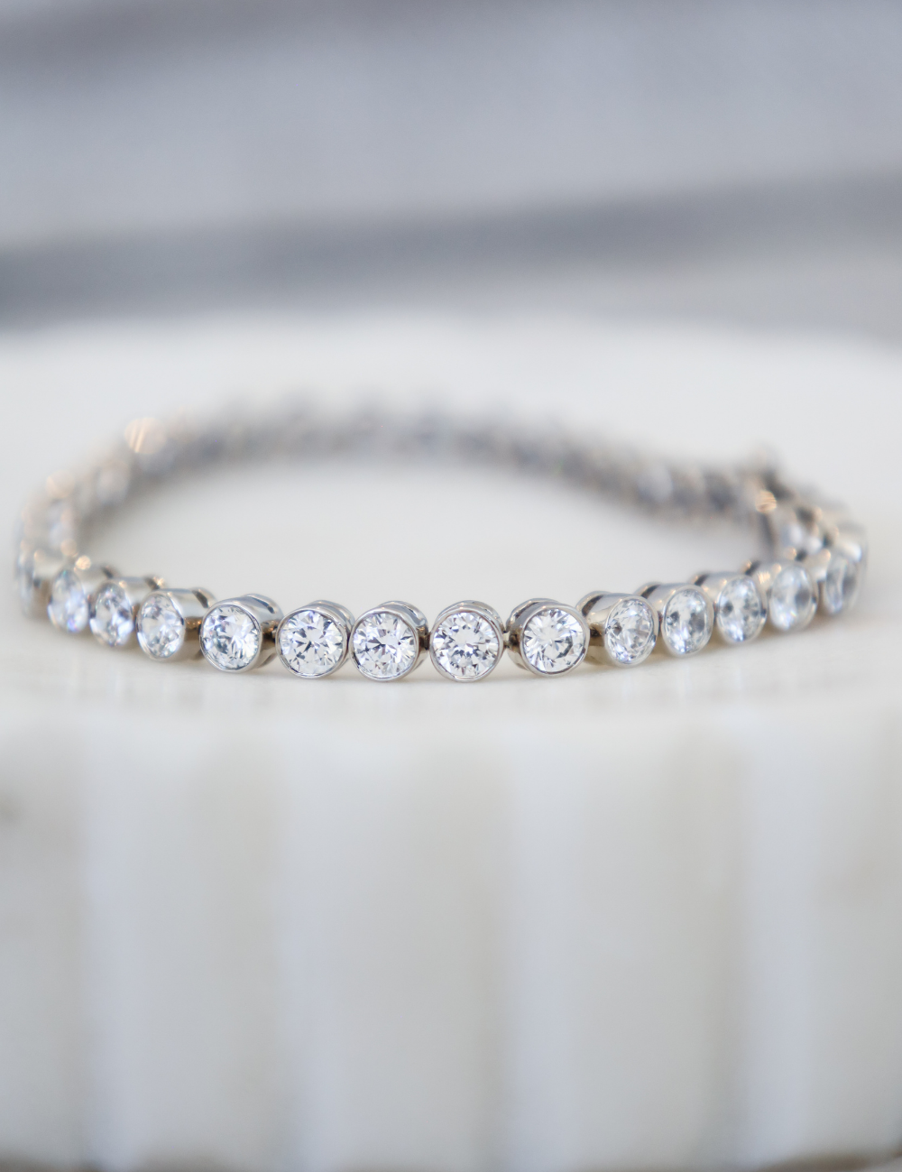 Round Brilliant Tube Bracelet (7.8 TCW)