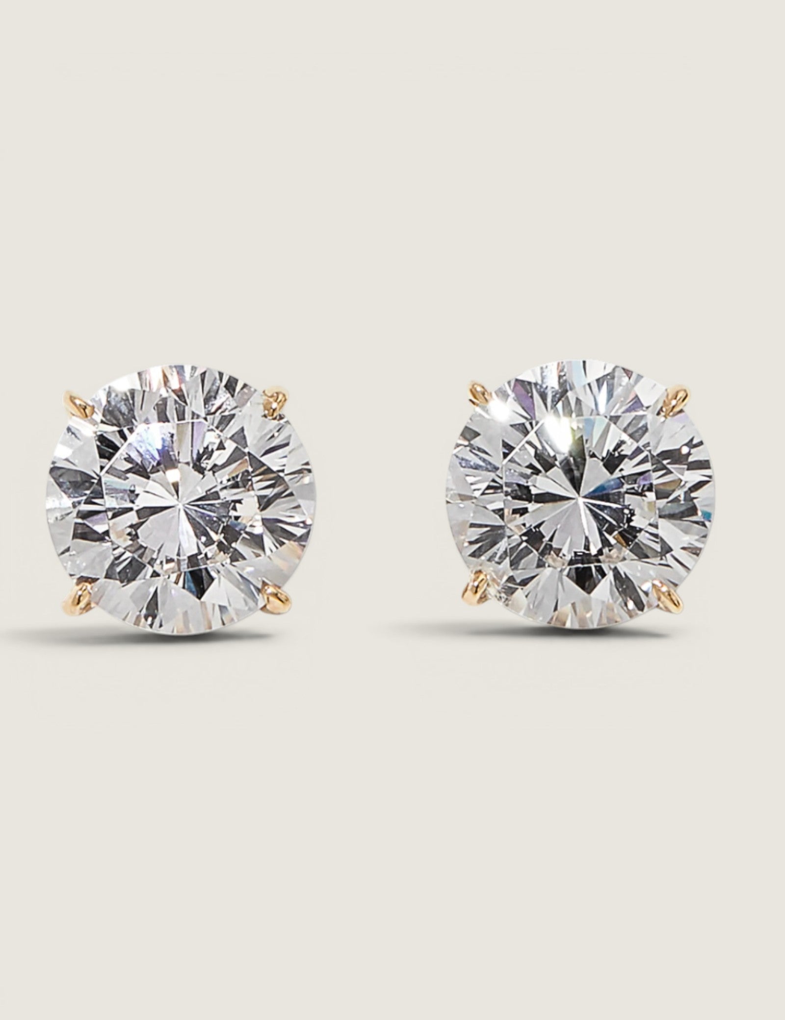 Round Brilliant Studs (1.5TCW-6TCW)