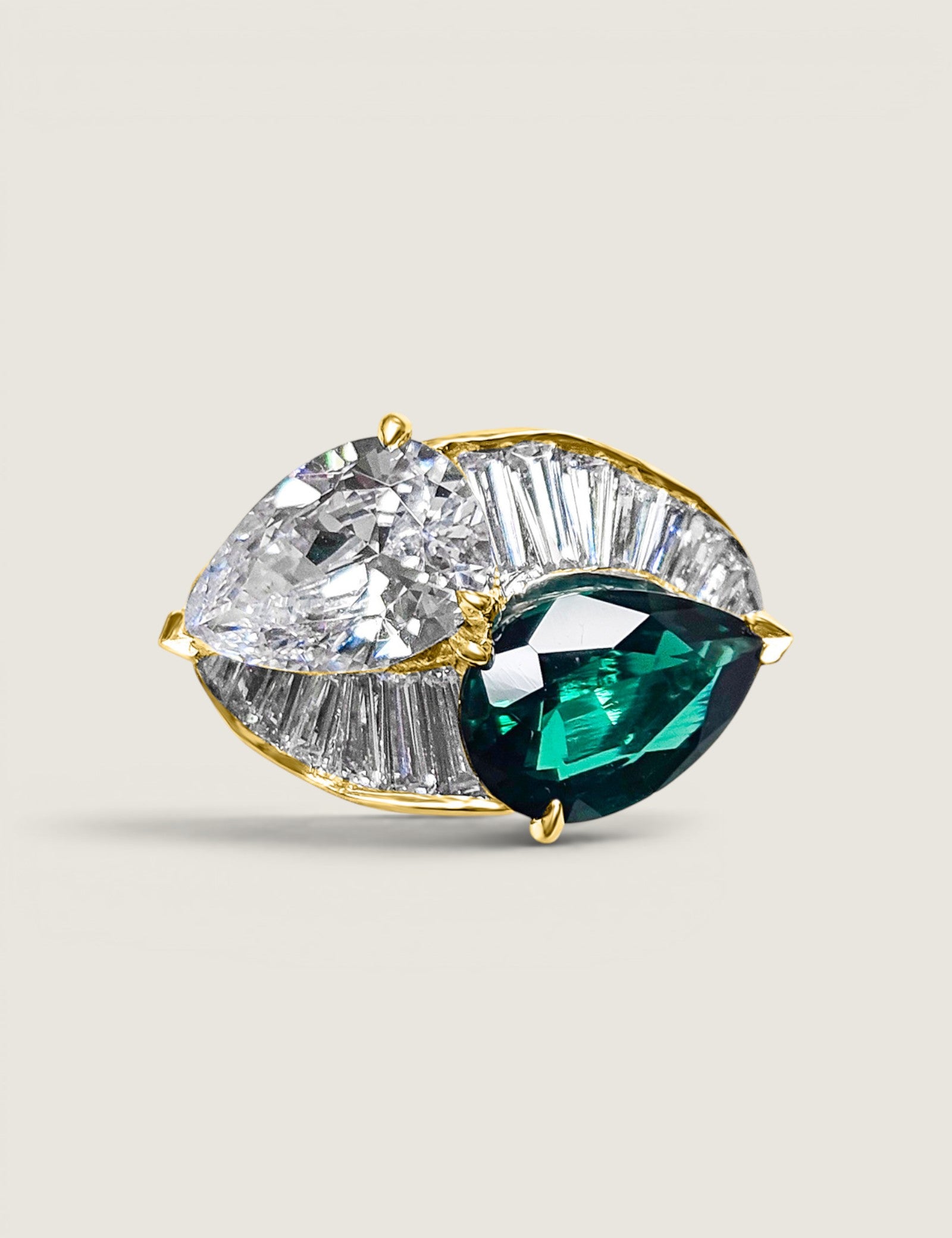 Emerald Toi et Moi Twist Ring (9 TCW)