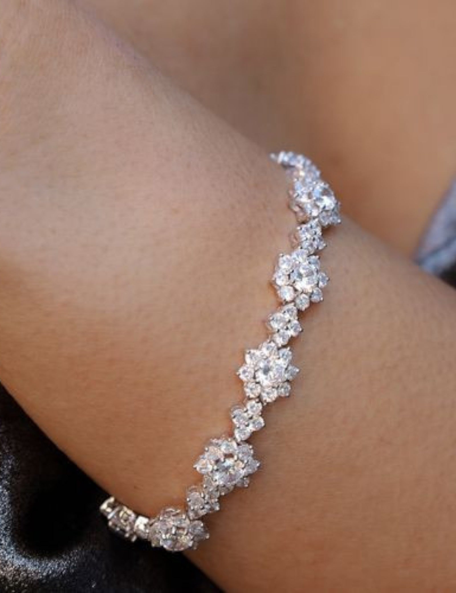 Connecting Flower Bracelet (15 TCW)