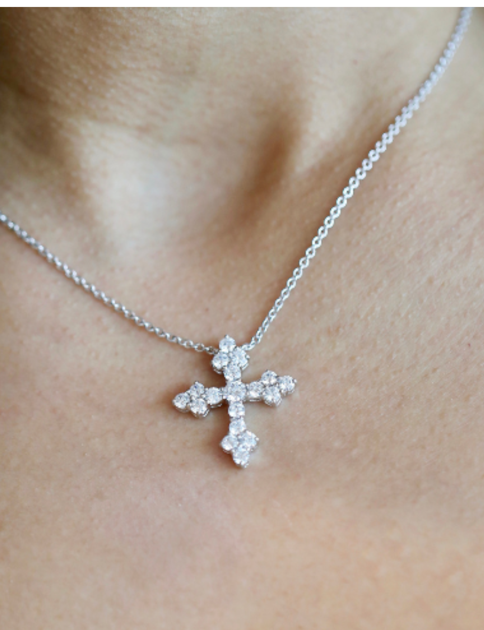 Elegant Mini Cross (1.6 TCW)