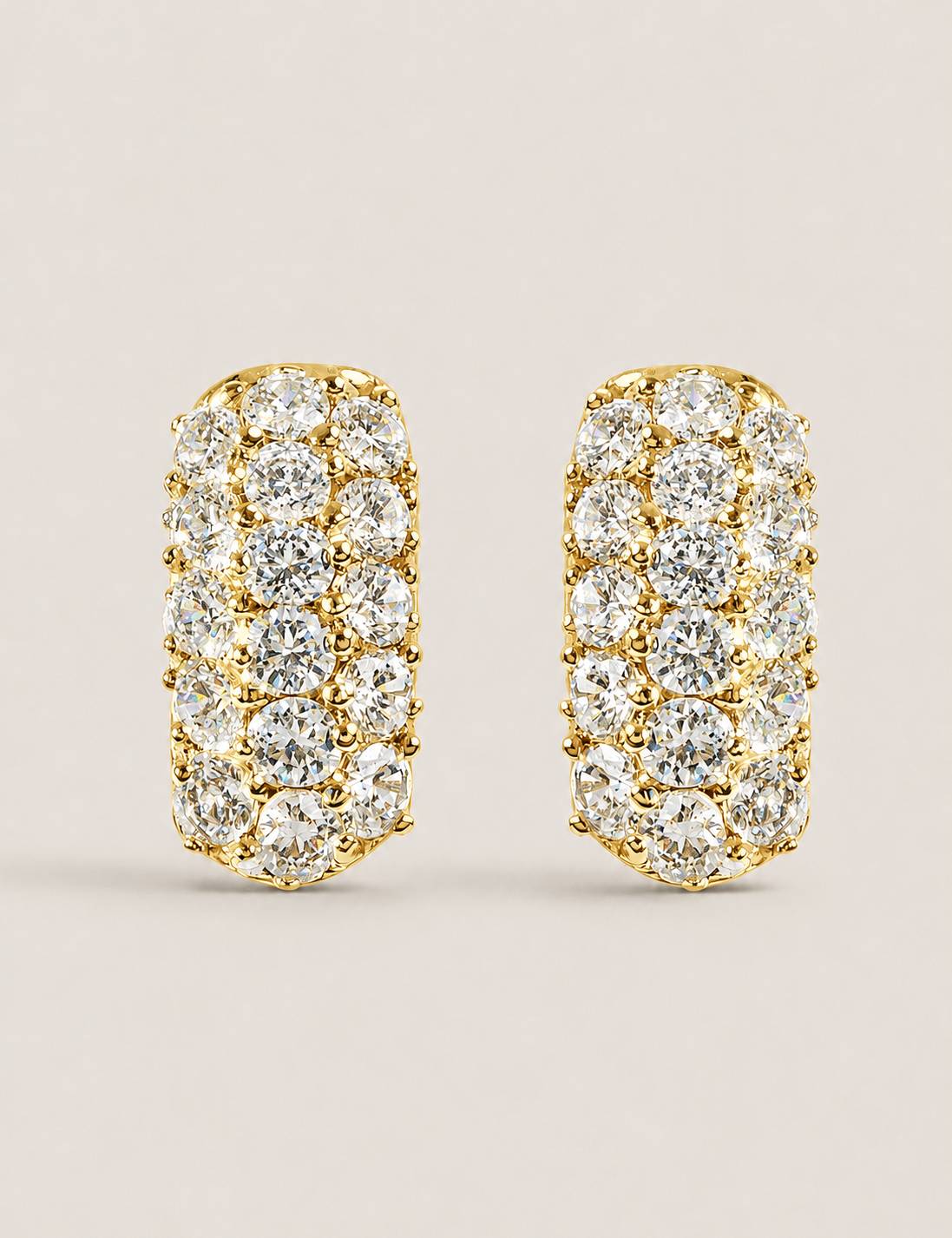 Petite Ear Huggie (3.6 TCW)
